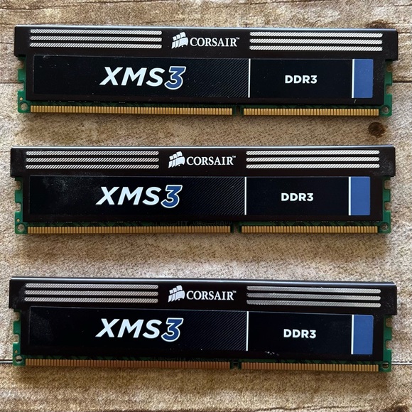 Corsair 12 GB DDR3-1333MHz Memory Ram - Picture 2 of 3